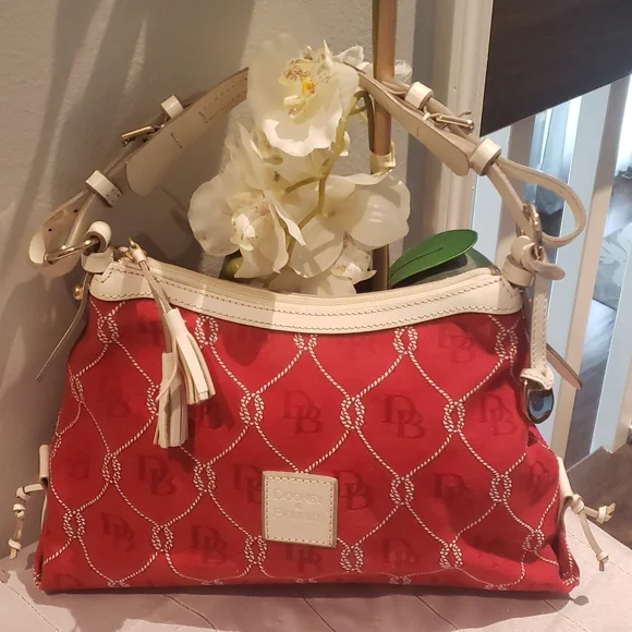 ❣️💫MARK DOWN💫❣️Dooney & Bourke Bag - Picture 1 of 10